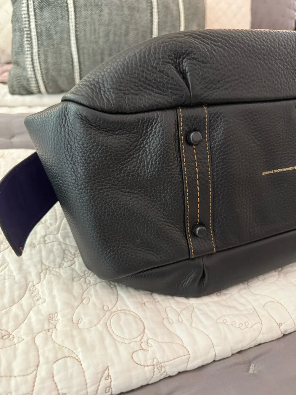 EUC Coach Bandit 39 Hobo 1941 Black Tea Rose
